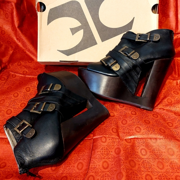 Elly Clay Shoes - Elly Clay 'Mitzi' black leather strapped peep-toe platform booties, US10, NIB
